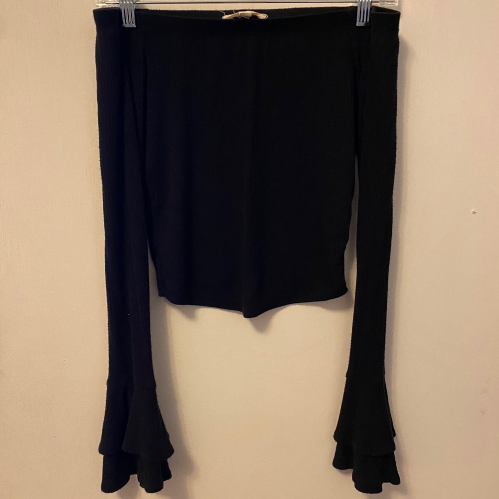 Black, long sleeve crop top!
